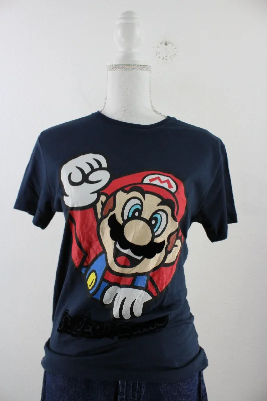 Vintage Super Mario T-Shirt (XS)-- Cozy Warm Stylish