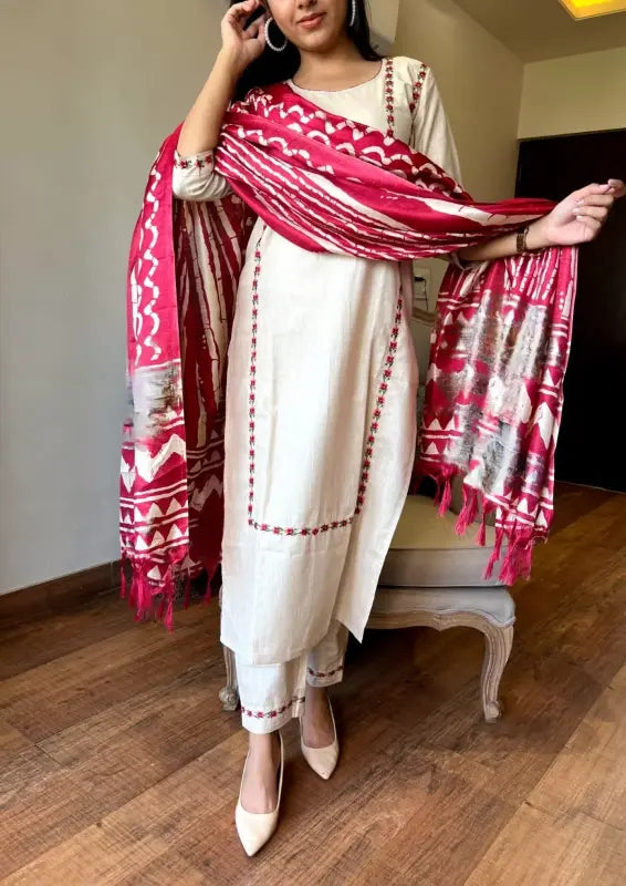 Women's Red Pure Cotton Embroidery Kurta Pant Set With Dupatta - Malishka Export Chic Slim Fit Pants