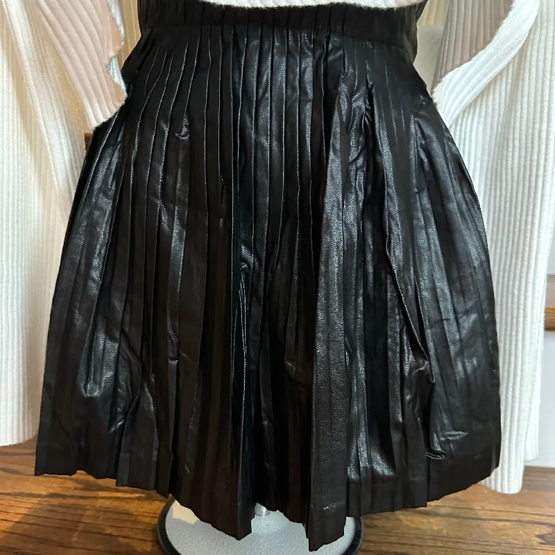 SHELLEY BLACK PLEATED SKIRT a-line skirt cut